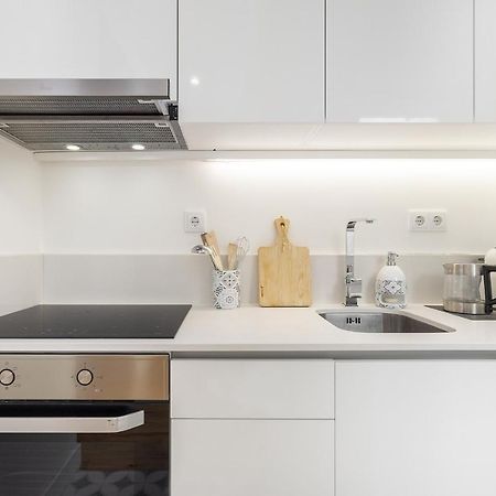Whome Chic 1-Bed W/ Patio Perfect To Explore ลิสบอน ภายนอก รูปภาพ